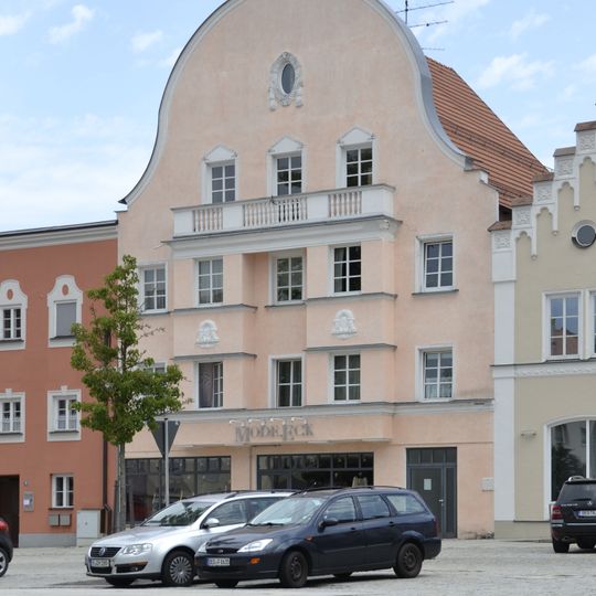 Wohn- und Geschäftshaus