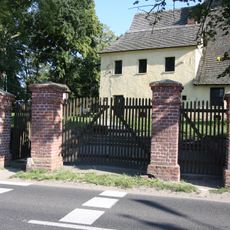 Ogrodzenie z bramami