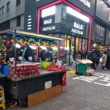 Street food markets: street cuisine, local flavors, and popular food