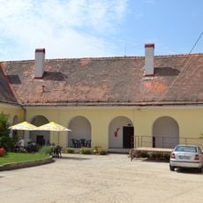 Hrad Modrý Kameň, stavba hospodárska