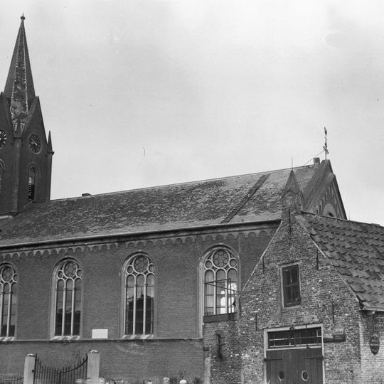 Pulpito e organo a due manuali nella Chiesa Riformata Olandese