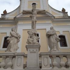 Areál farského kostola, súsošie-socha I.