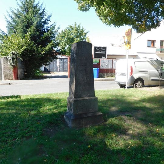 Pomník neznámého účelu v Jiráskových sadech v Českém Brodu