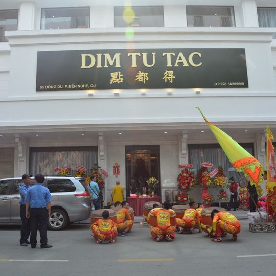 Nhà Hàng Dim Tu Tac