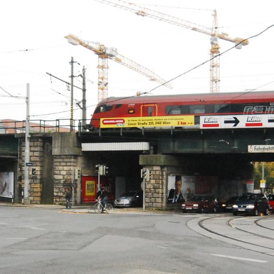 Brücken über die Linzer Straße und die Schloßallee