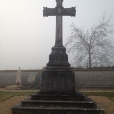 Croix du cimetière de Birieux