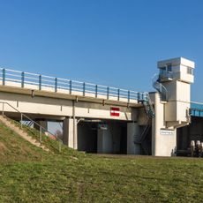Brug Uitwellingerga over het Prinses Margrietkanaal