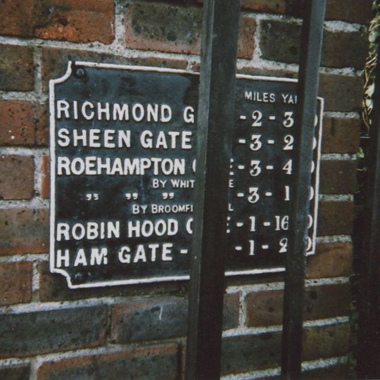 Milestone, Kingston Gate