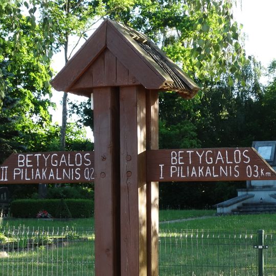 Betygalos piliakalniai