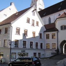 Wohn- und Geschäftshaus