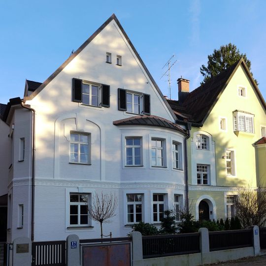 Irmgardstraße 17/19