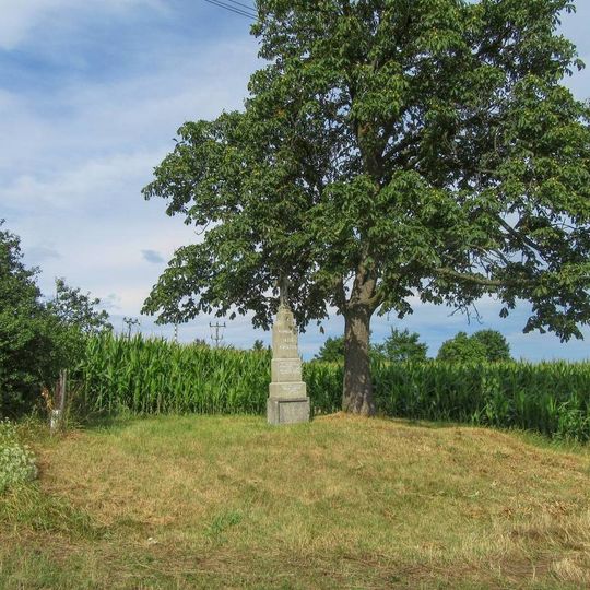 Kříž v Lanžhotě u polní cesty severně od obce