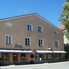 Wohn- und Geschäftshaus