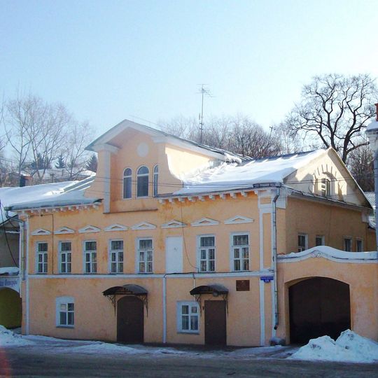 Жилой дом и флигель