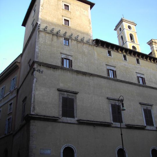 Palazzo Della Rovere alle Piazza dei Santi Apostoli