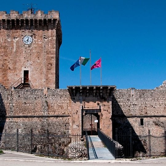 Castello Piccolomini