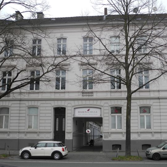 Friedrich-Ebert-Straße 142/144