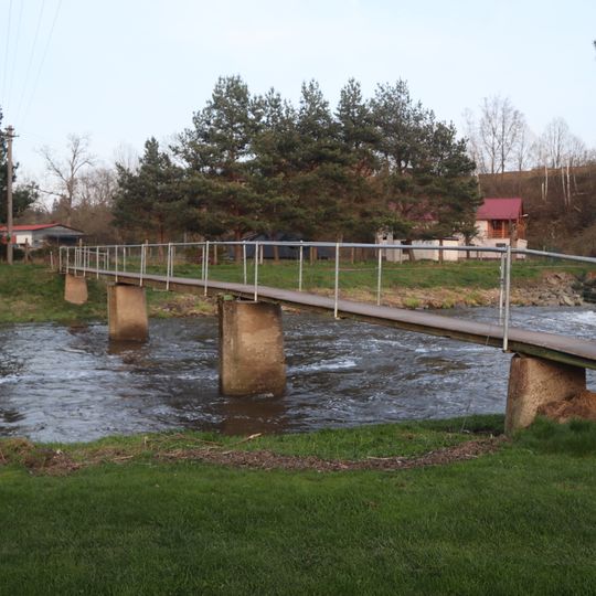 Lávka přes Jihlavu u jezu v Poušově