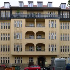 Mietshaus & Gartenhof Niebuhrstraße 61