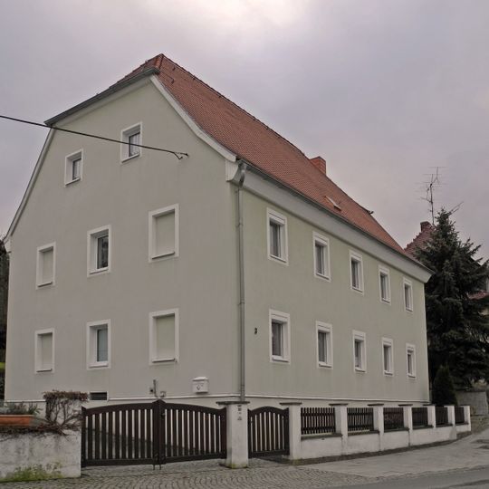 Wohnhaus in Ecklage und halboffener Bebauung Badstraße 3