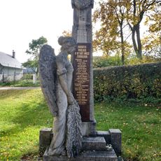 Pomník padlým v Oboře u kostela