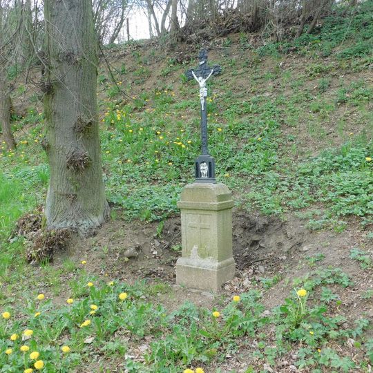 Kříž v Útvině při silnici na Přílezy