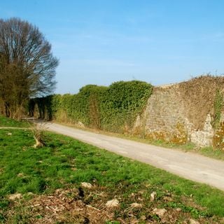 Mur d'enceinte de l'abbaye de Villers-la-Ville