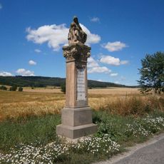 Sousoší Pieta severně od Choliny