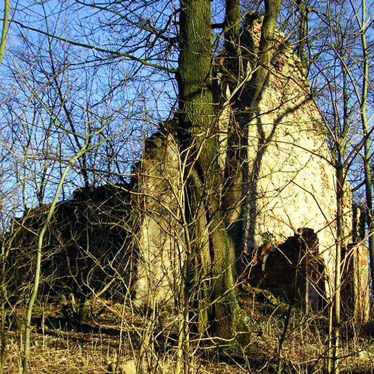 Ruina kościoła, wraz z cmentarzem przykościelnym