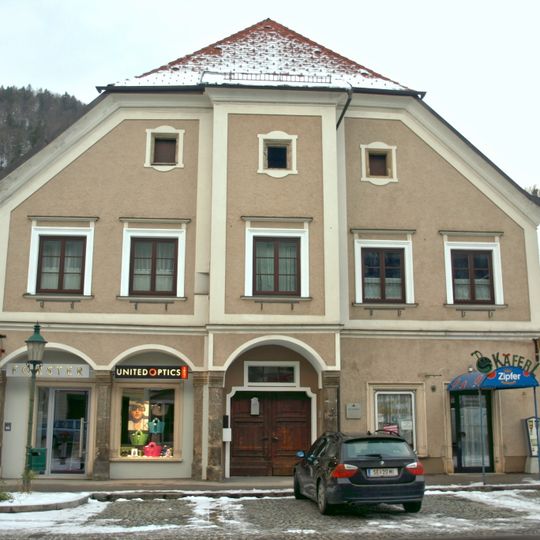 Sylesier-Haus, Marktplatz 15, Weyer