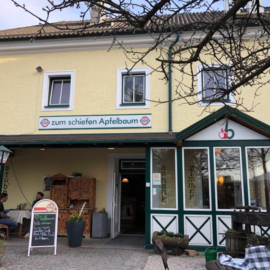 Zum schiefen Apfelbaum