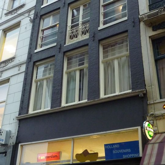 Pand met gevel onder rechte lijst