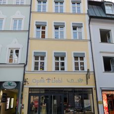 Wohn- und Geschäftshaus