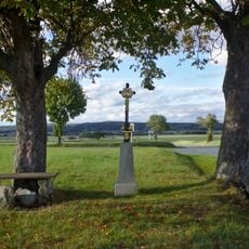 Kříž nad Darmyšlí u křižovatky