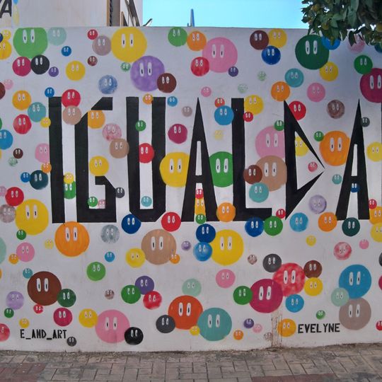 Mural que visibiliza uno de los objetivos de desarrollo sostenible. En el mural, se lee la palabra «Igualdad».