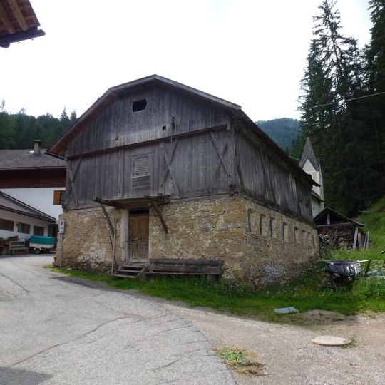 Bad Valdander mit Kapelle in Untermoj