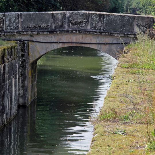 Bogenbrücke der Schleuse 43