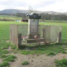 Kříž na pastvině naproti domu 110 ve Stružnici