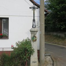 Kříž v Červeném Poříčí u křižovatky