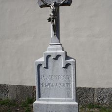 Křížek u kostela sv. Jakuba v Brtnici