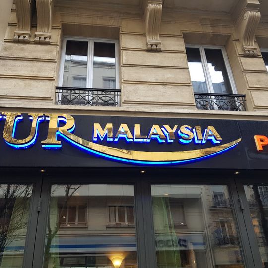 Nur Malaysia Paris