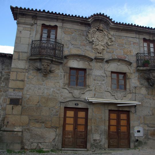 Câmara Municipal e Cadeia de Freixo de Numão