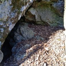 Borostyán Cave