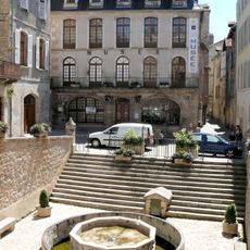 Fontaine monolithe