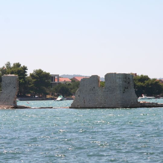 Remains of the summer house of the Zadar archdiocese Palac