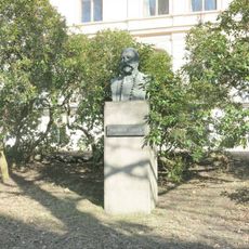 Pomník Václava Šamánka u školy v Šamánkově ulici v Liberci