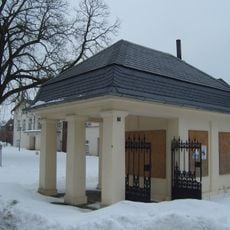 Hüttenstraße 1a–b, 1f