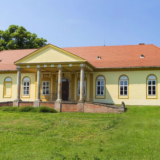 Manor in Dubník