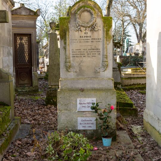 Grave of Pieyre