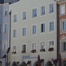 Wohn- und Geschäftshaus